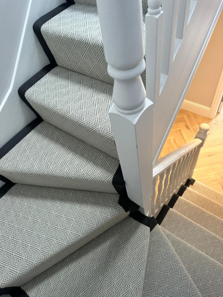 WOOL-PARAGON-WITH-A-BLACK-BORDER-3