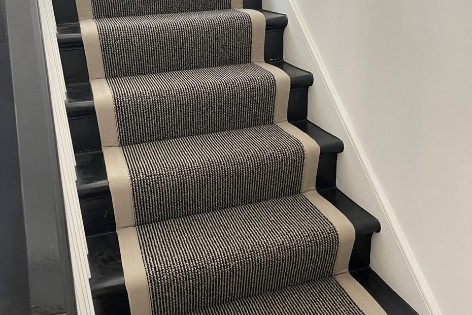 Brockway Carpets - Romney Colour Shingle - 100% wool - Stripes D colour Paddington border.